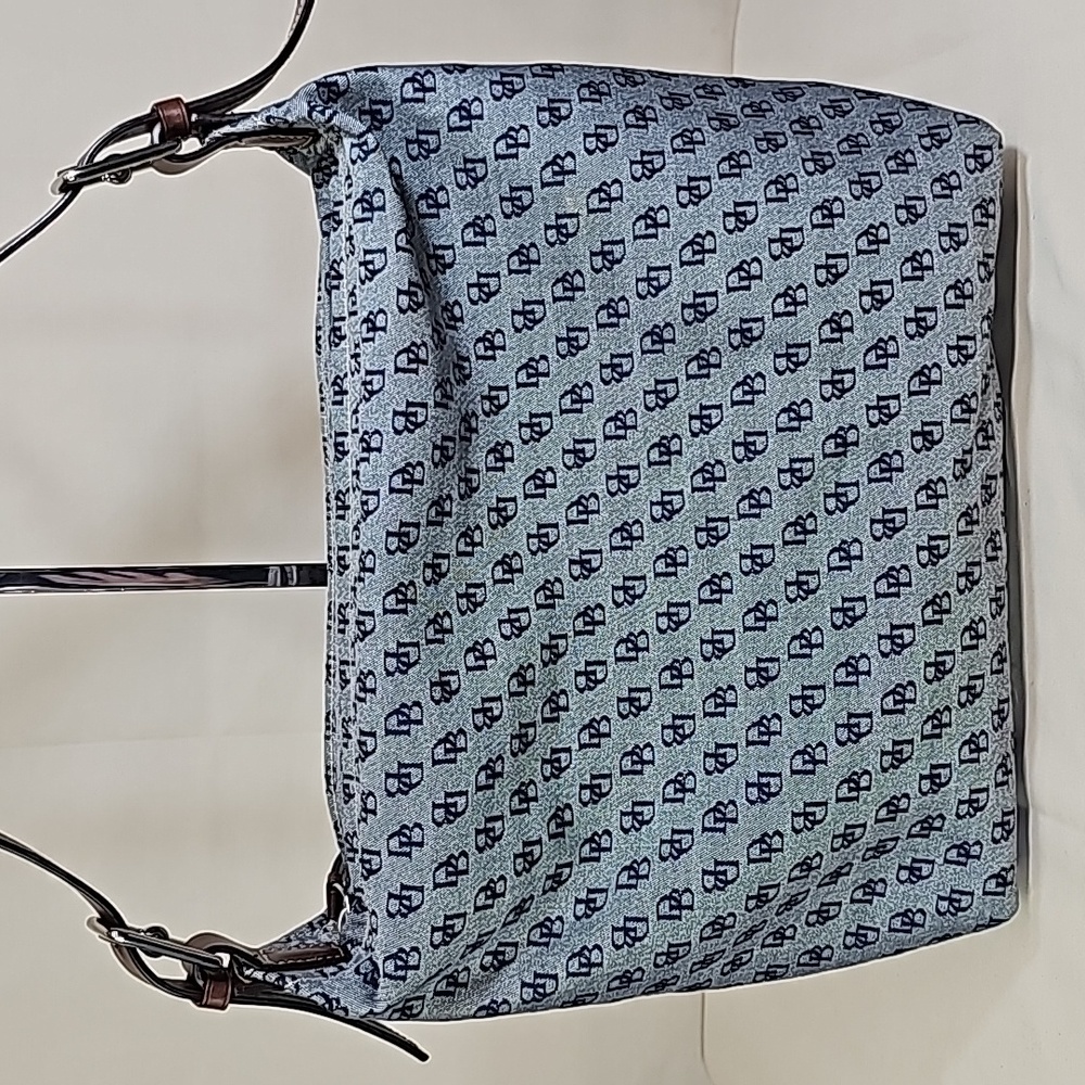 DOONEY & BOURKE SIGNATURE CANVAS AND LEATHER HOBO BAG FFPM-10-032